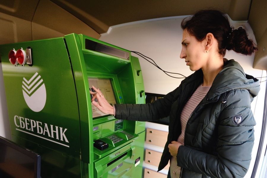 В Симферополе появились первые стационарные банкоматы Сбербанка