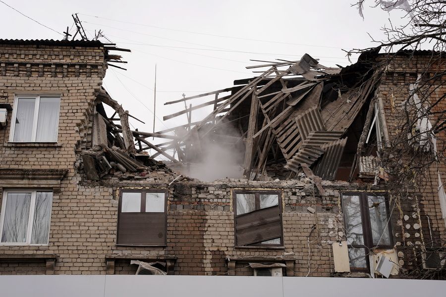 Мэр Донецка: после обстрела ВСУ под завалами дома могут оставаться до пяти человек