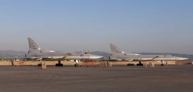 Бомбардировщики Ту-22М3 на авиабазе Хмеймим в Сирии