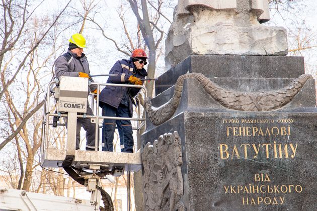 Demolition of the monument to General Vatutin in Kyiv