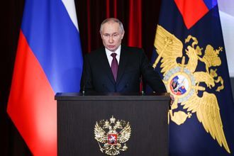 Президент России Владимир Путин во время выступления на ежегодном расширенном заседании коллегии МВД России