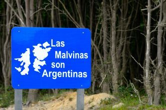 Щит, Мальвинские острова, Фолклендские острова, принадлежат Аргентине. Огненная земля