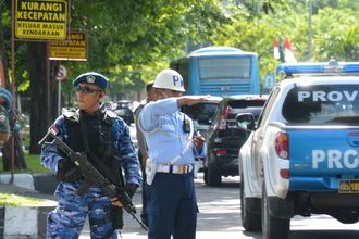 Полиция в городе Денпасаре на индонезийском острове Бали
