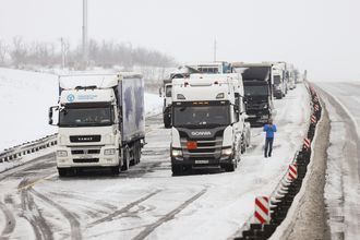 Ситуация на трассе М-4 Дон в Ростовской области после снегопада