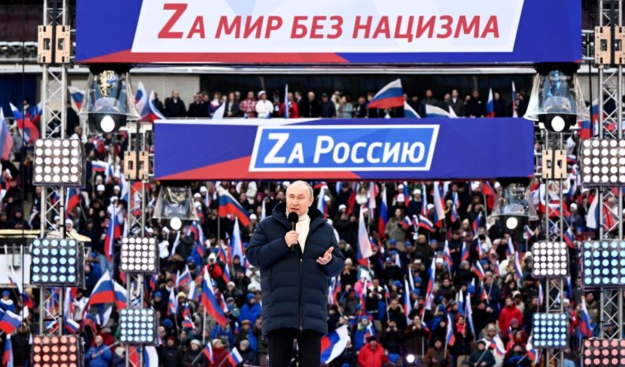 Президент России Владимир Путин выступает на митинге-концерте в «Лужниках», посвященном воссоединению Крыма с Россией