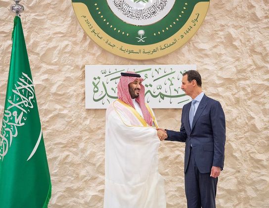 Наследный принц Саудовской Аравии Мохаммед бин Салман встречается с президентом Сирии Башаром Асадом во время 32-го арабского саммита в Джидде, Саудовская Аравия, 19 мая 2023
