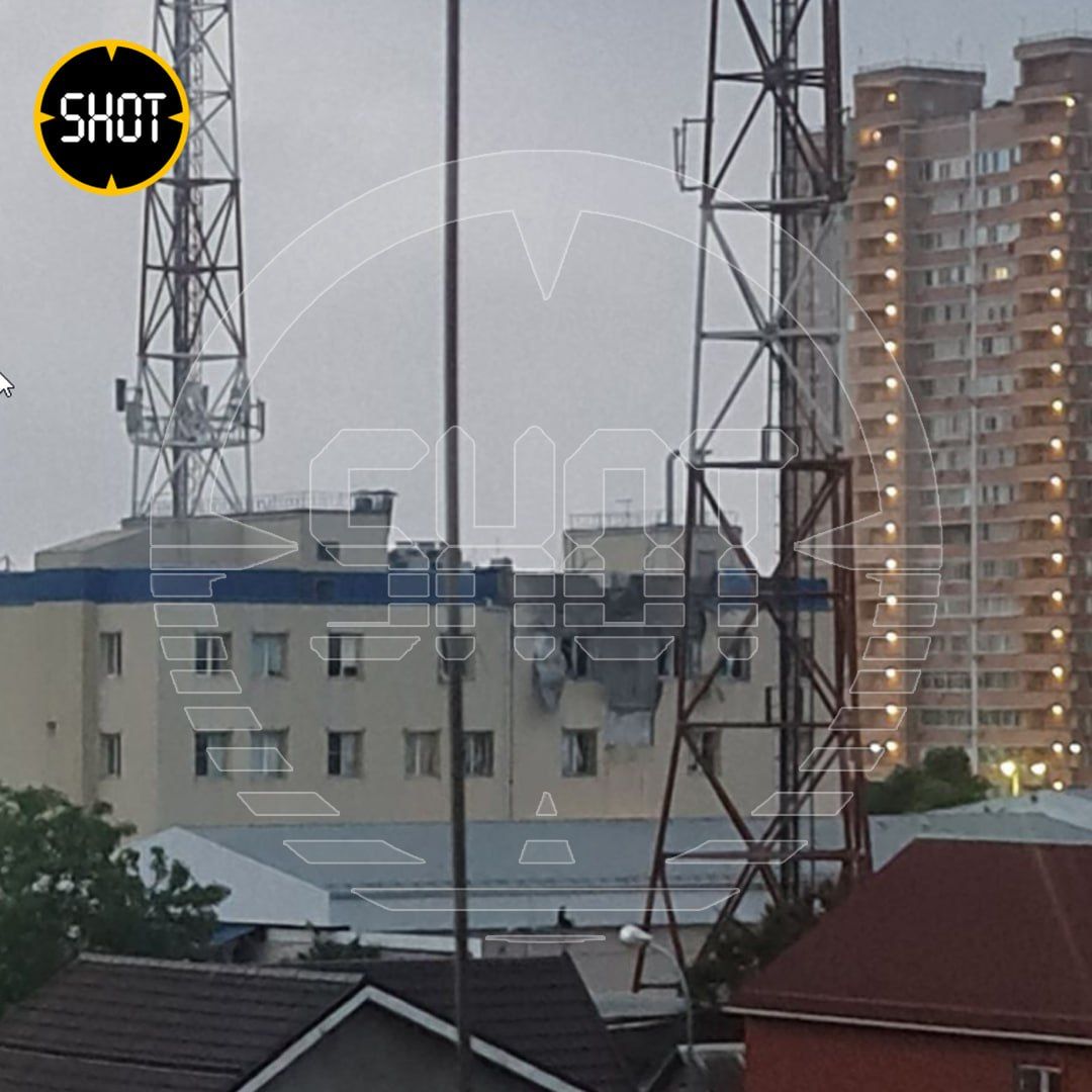 26 мая 19. Крыша здания. Вышка. Взрыв беспилотников в Краснодаре. Крыша пятиэтажки.
