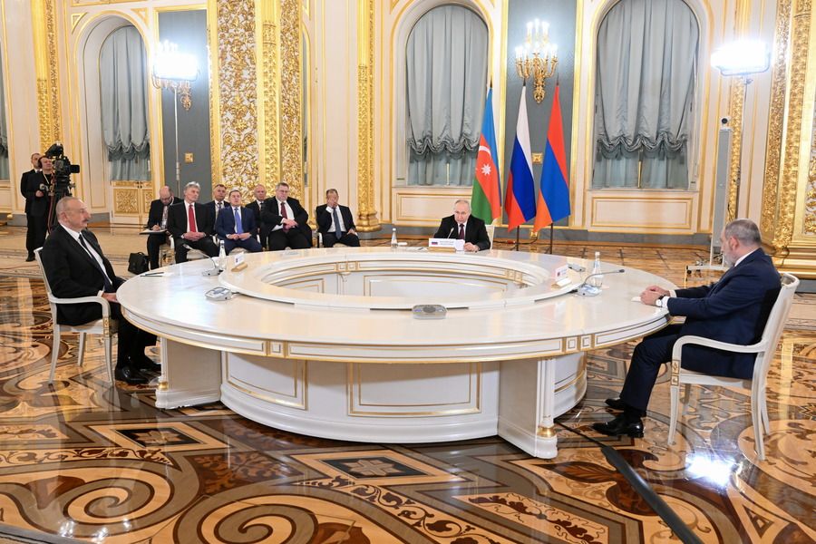 Переговоры лидеров России, Азербайджана и Армении в Москве
