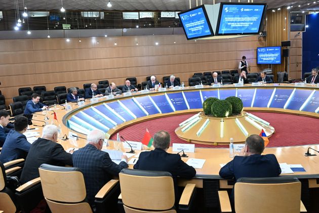 Участники заседания президиума Делового совета Евразийского экономического союза в рамках Евразийского экономического форума в Москве. 2023